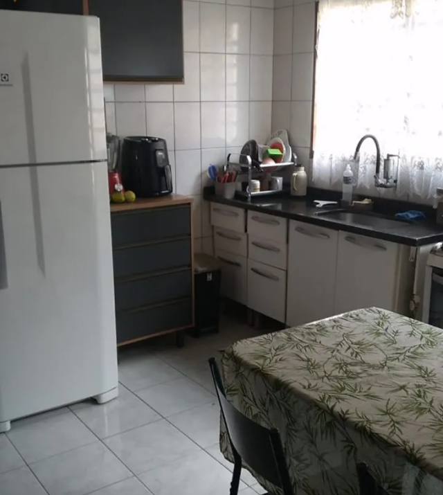 C3705 8.jpg